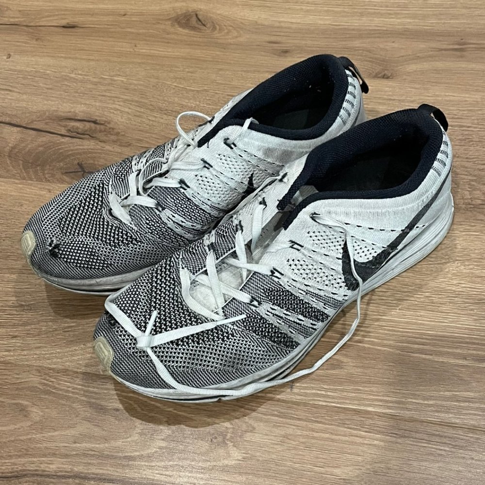 NIKE flyknit runner white black 2012